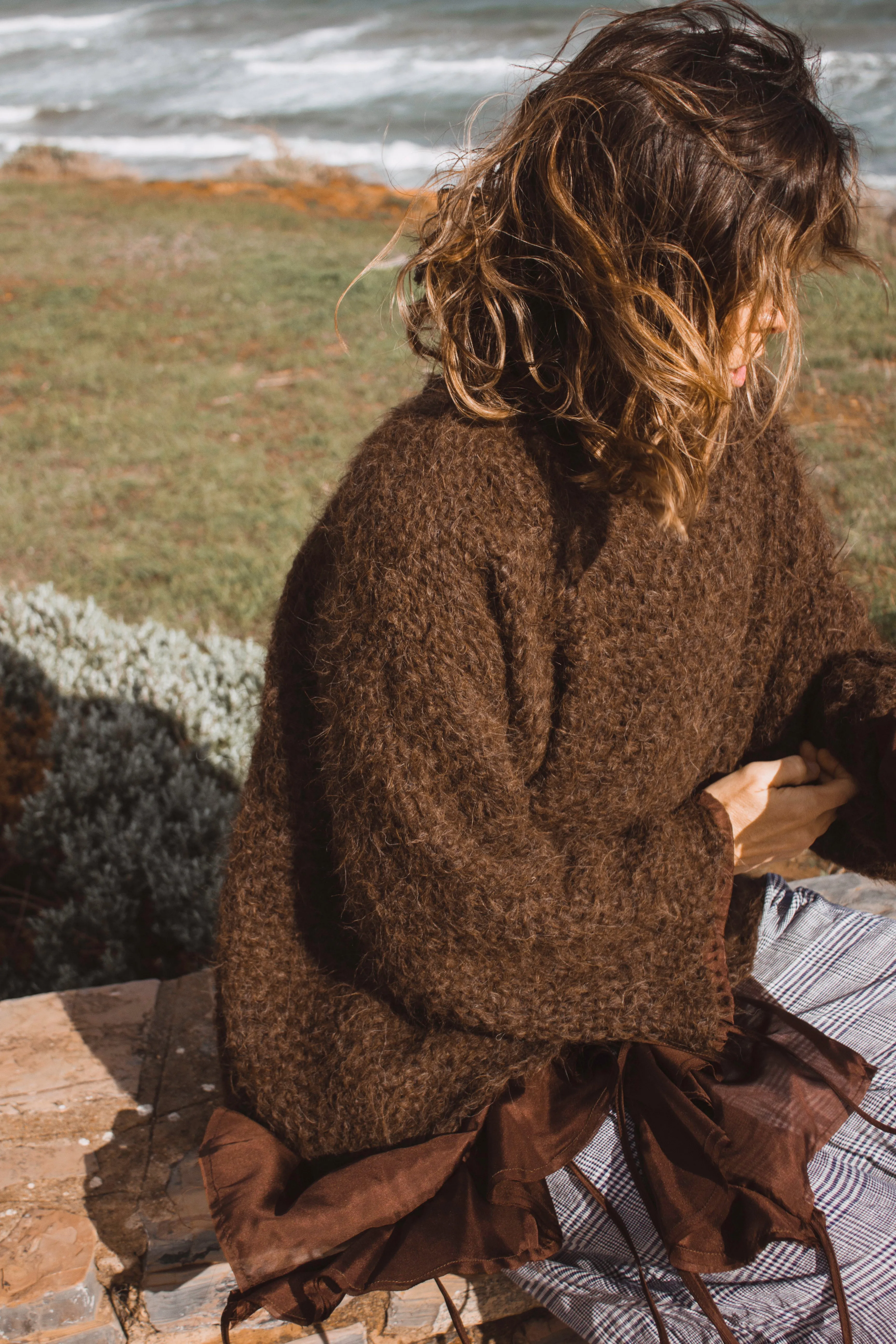 Hand loom sweater with detachable collar - Mocca