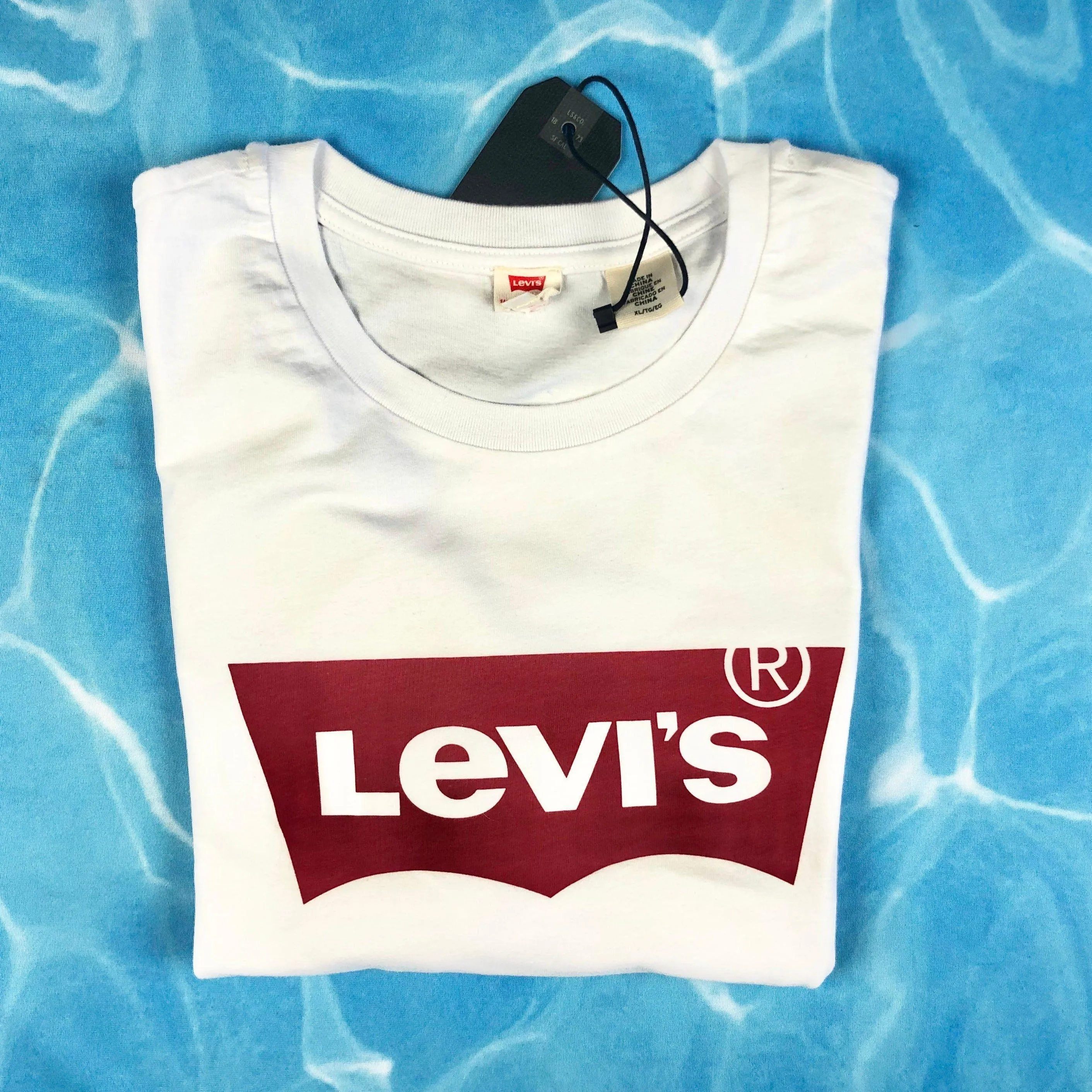NWT - Classic Levis Vintage Fit Crop White Logo T Shirt - Size XL