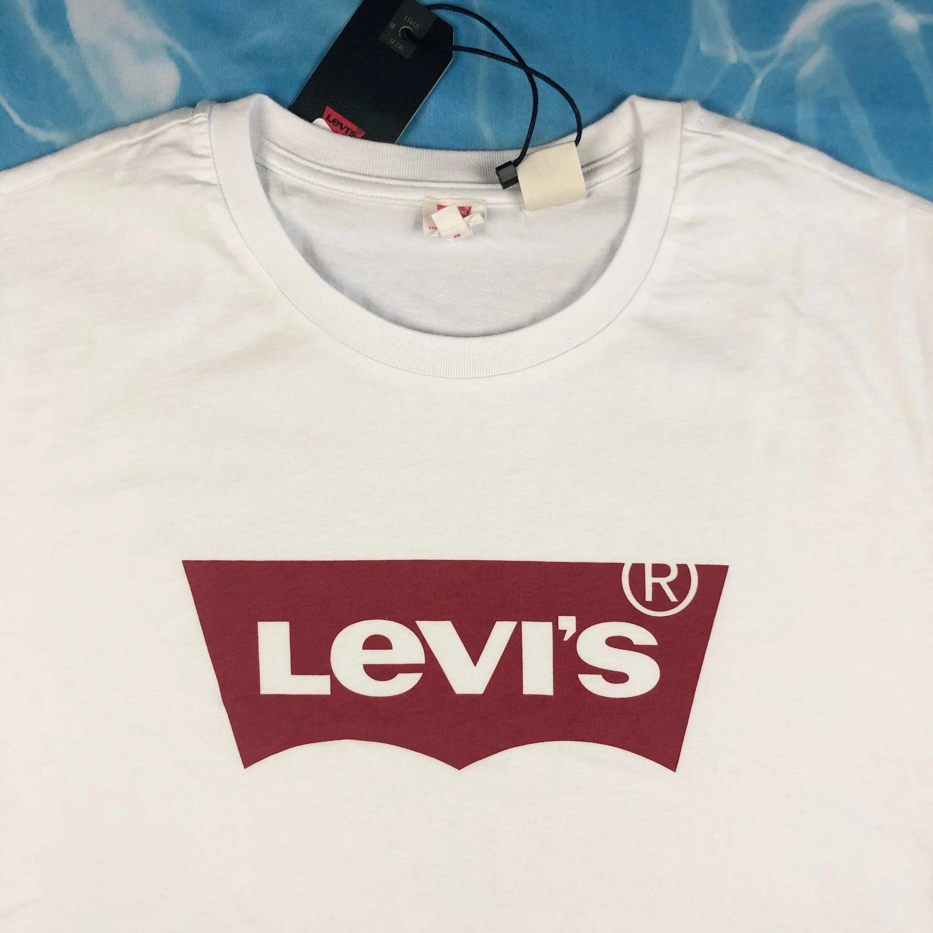 NWT - Classic Levis Vintage Fit Crop White Logo T Shirt - Size XL