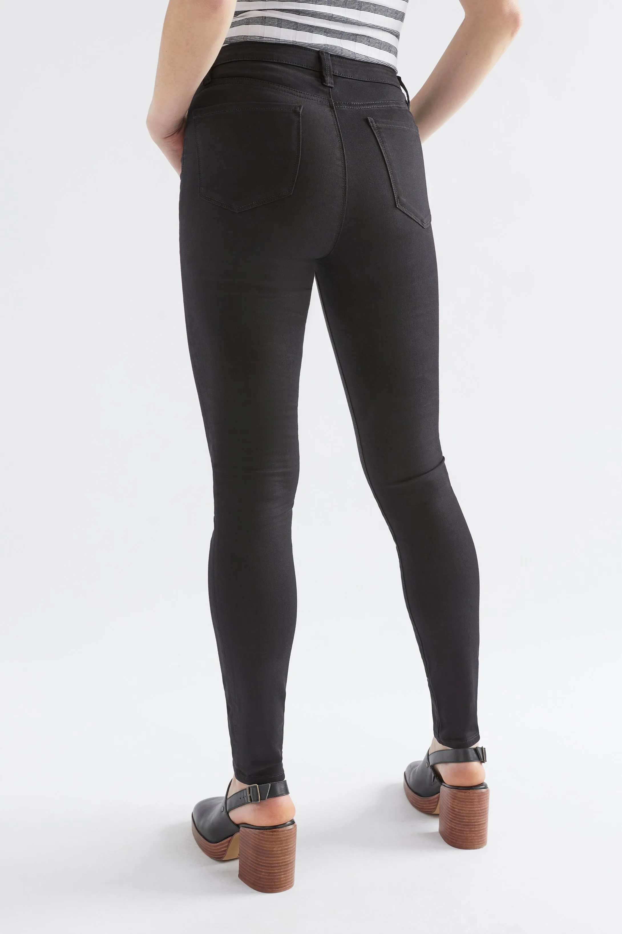 Optimized title: Stylish Oslo Black Jeans for Men and Women - High-Quality Denim Pants